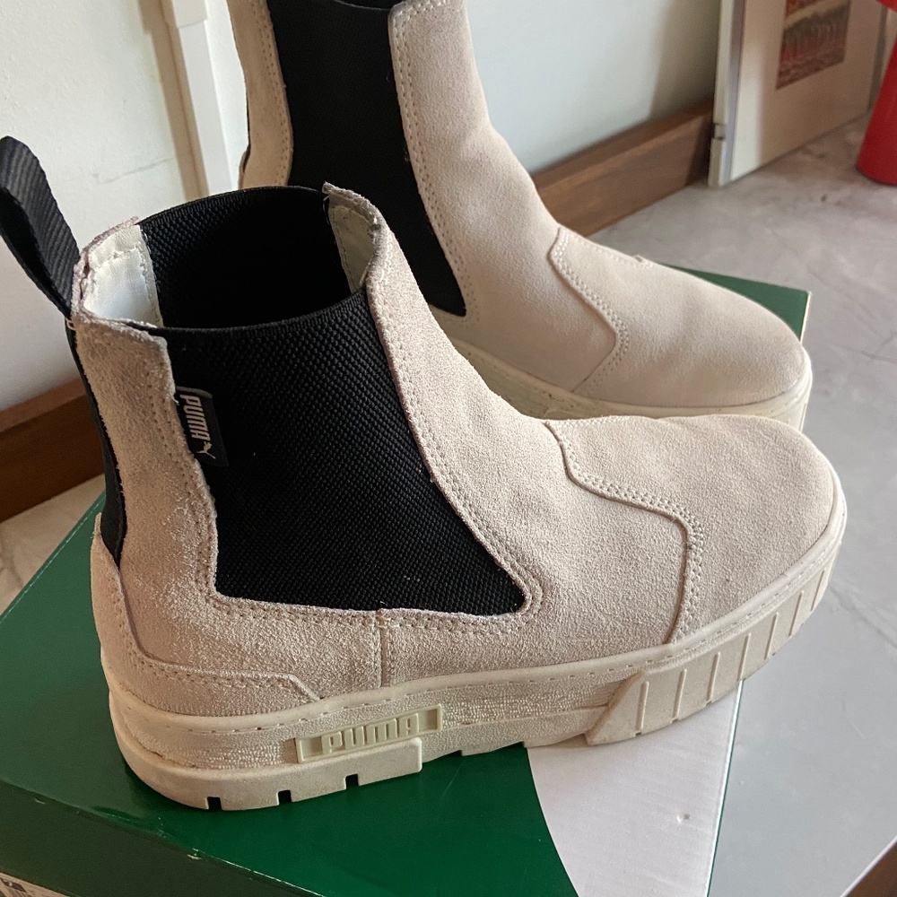 PUMA Mayze Chelsea Boots – Marshmallow & Black – Size 7.5